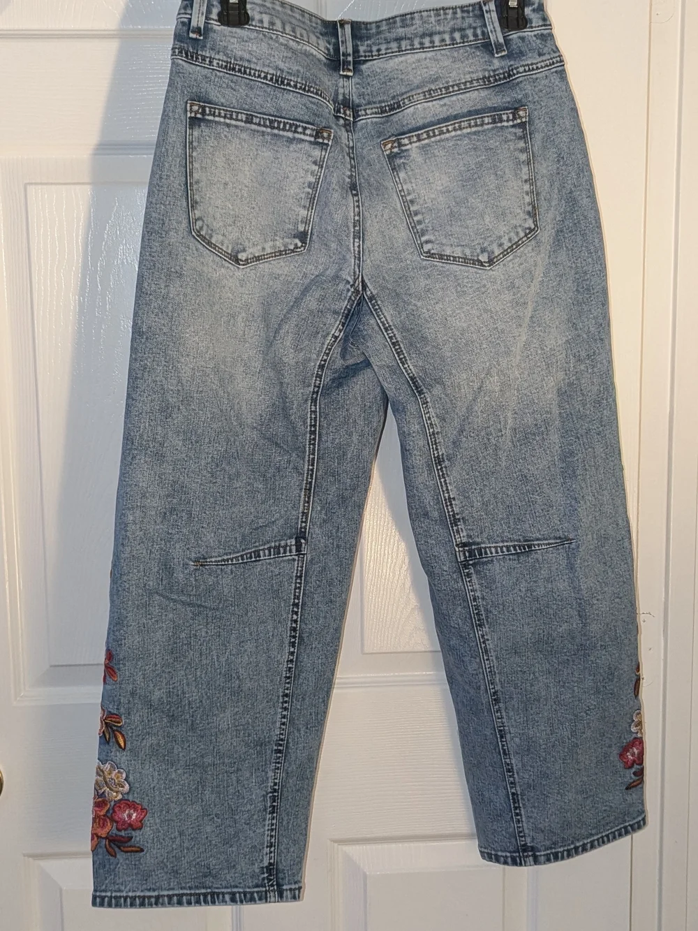 Flamingals Floral Embroidered Barrel Leg Cropped Jeans NWT Large